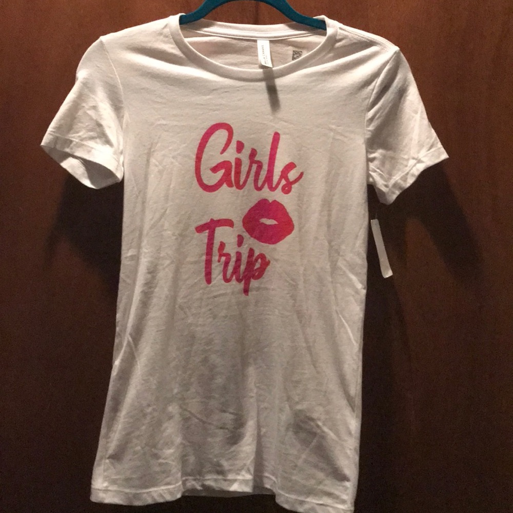 New!! Girls Trip tee shirt red and pink writing 💋